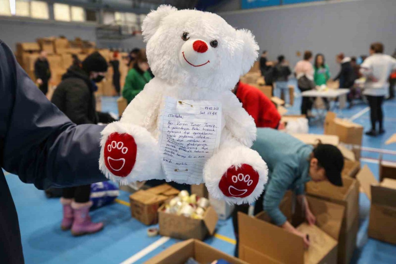 Nilüfer’de deprem bölgesine yardım için koştular