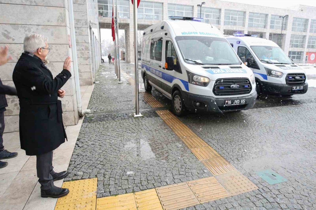 Nilüfer’de deprem bölgesine yardım için koştular
