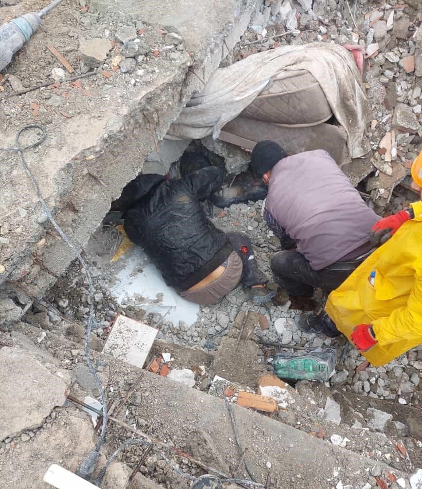 Osmaniye’de genç doktorun tabutuna gelinlik konuldu