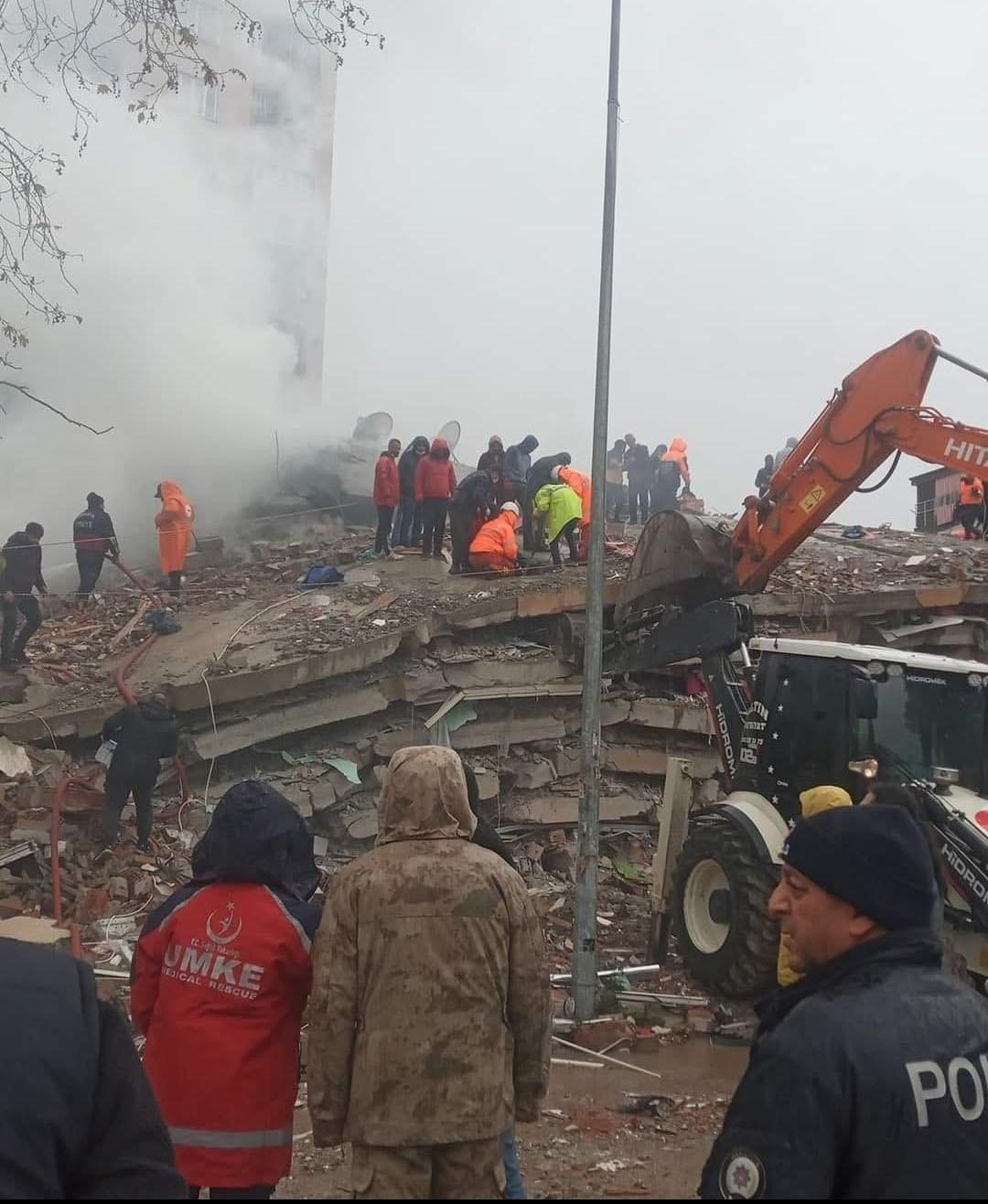 Osmaniye’de genç doktorun tabutuna gelinlik konuldu