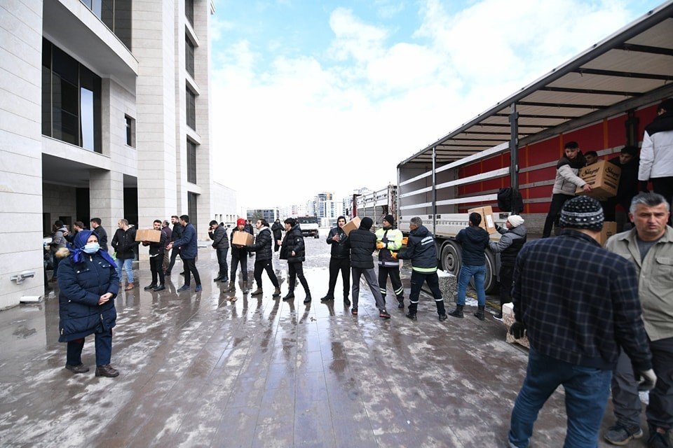 Pursaklar’ın kalbi deprem bölgelerinde atıyor