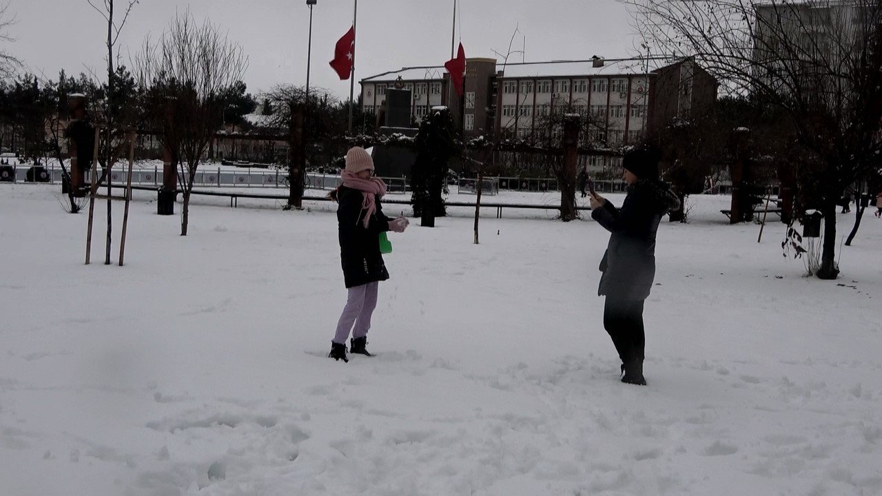 Bafra beyaza büründü