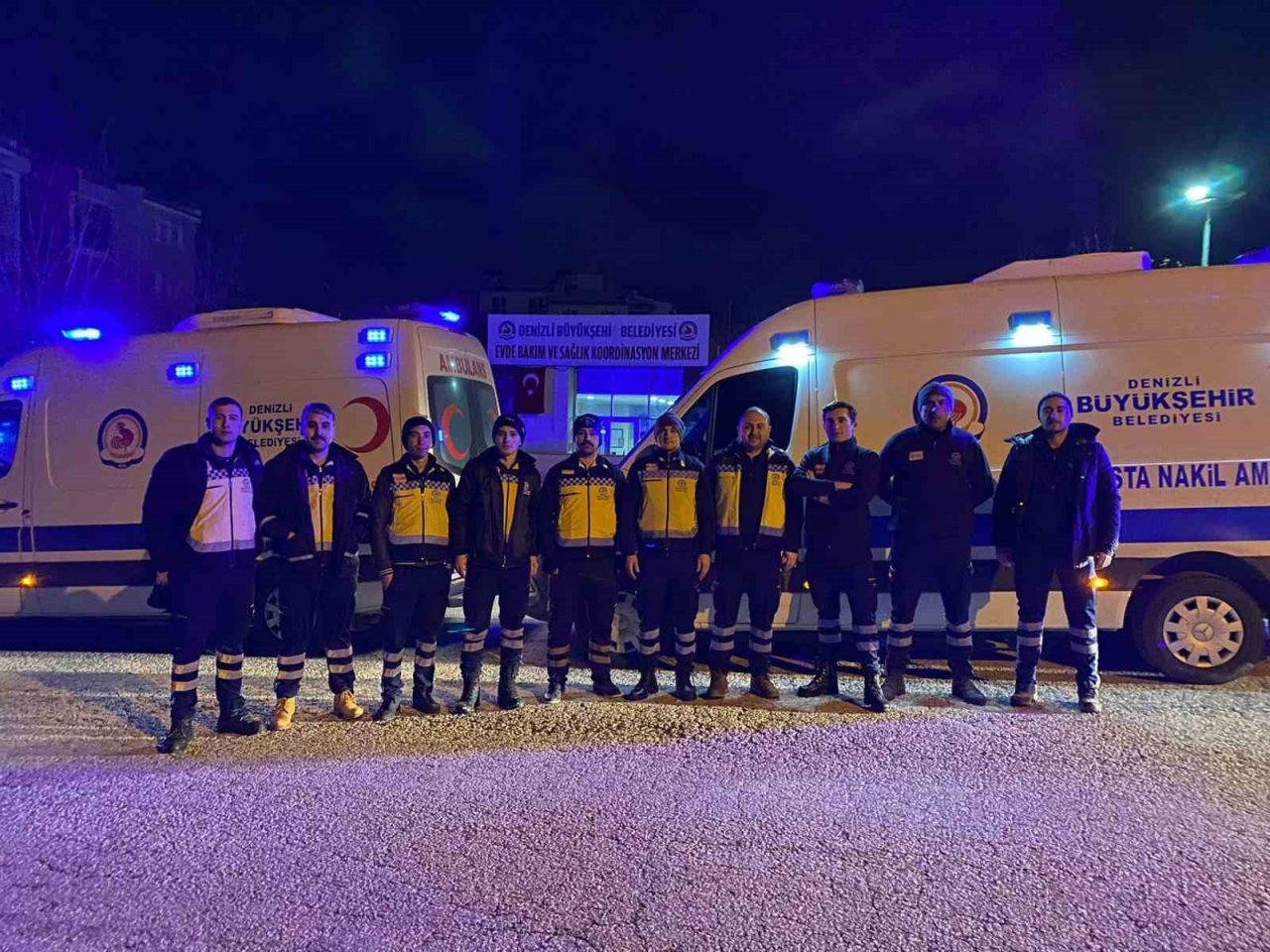 Denizli Büyükşehir tüm imkanlarıyla deprem bölgesinde