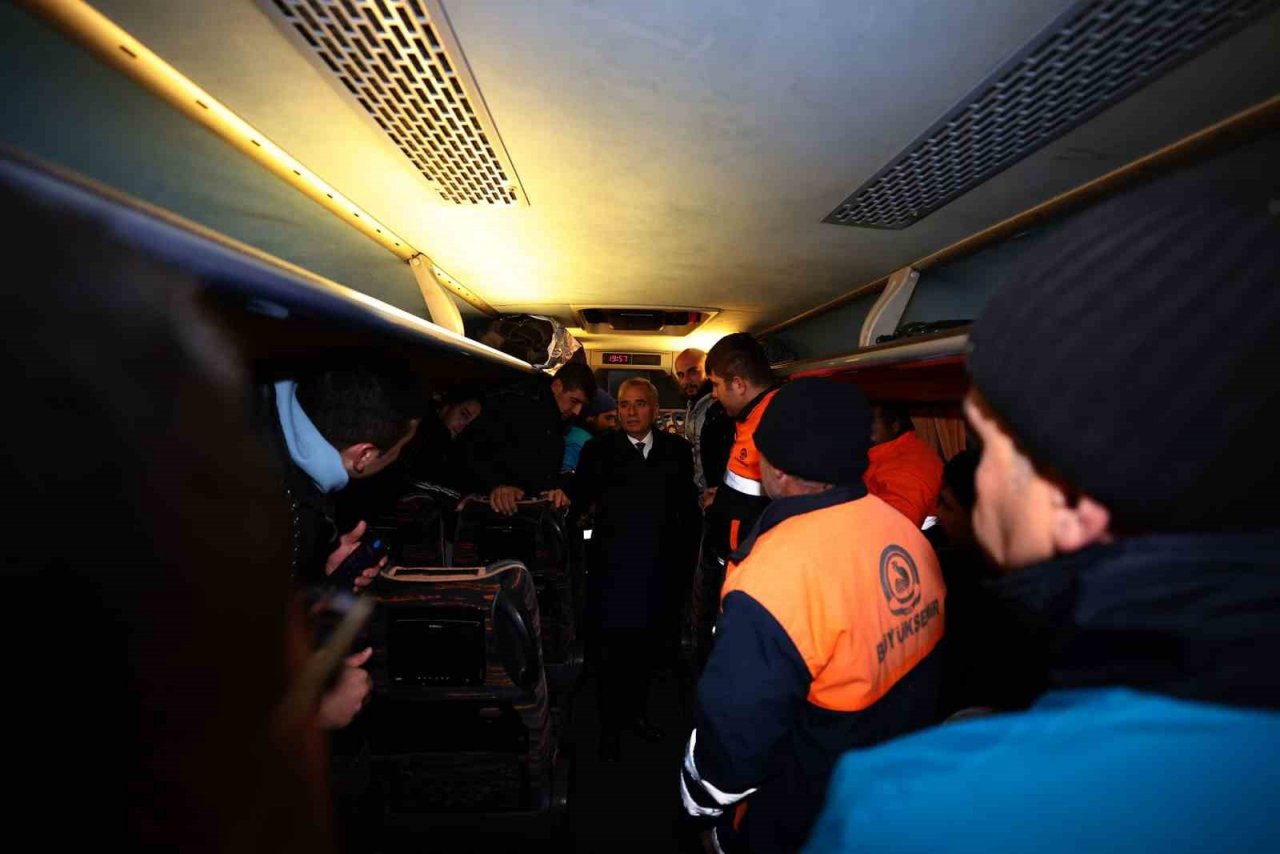 Denizli Büyükşehir tüm imkanlarıyla deprem bölgesinde