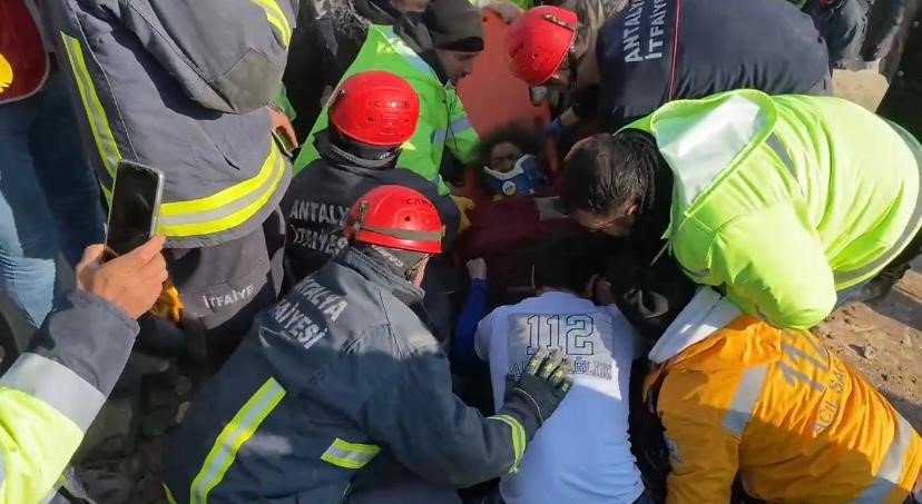 Hatay’da 55 saat sonra enkazdan sevindirici haber