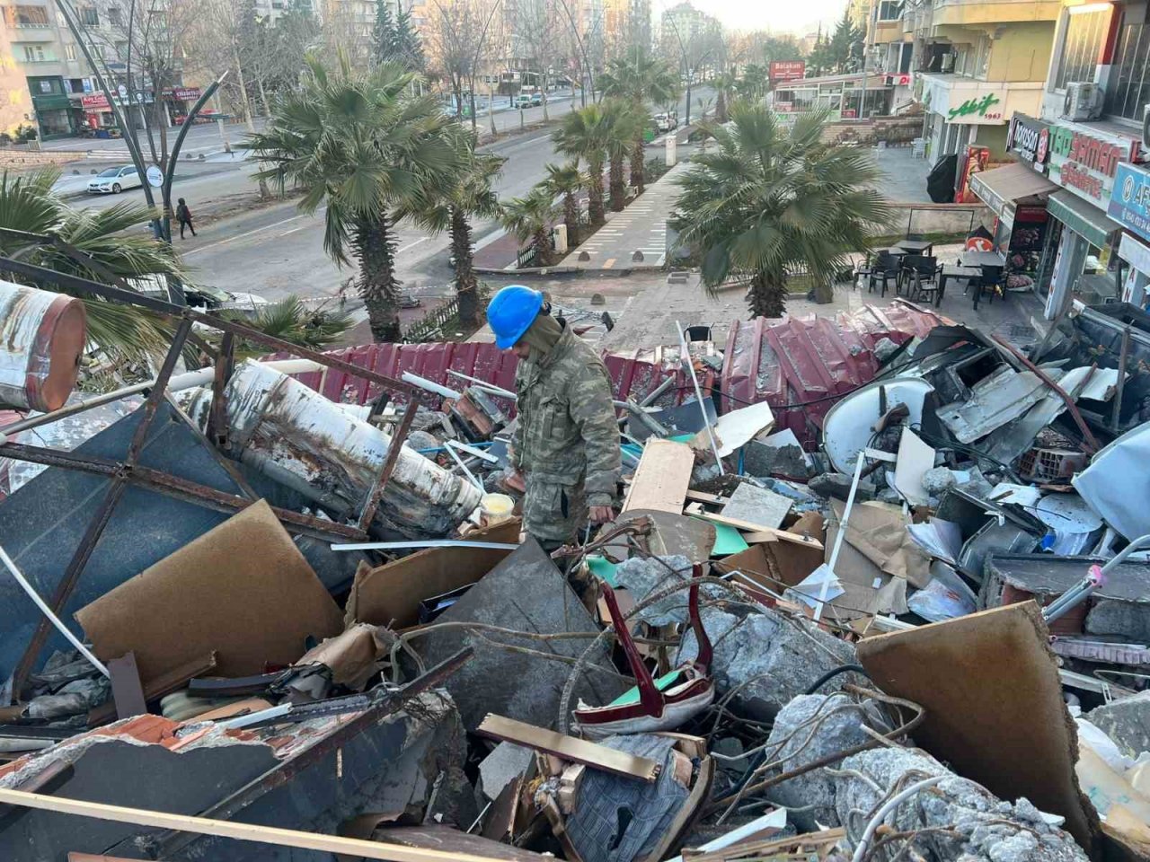 Azerbaycan orman yangınlarının ardından deprem bölgesinde