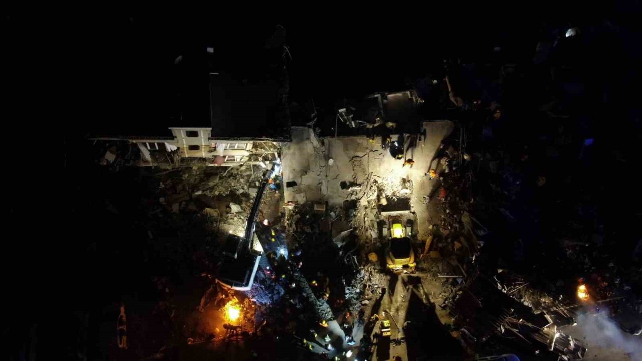 Zamanla yarışan ekipler adeta geceyi aydınlattı, dron ile havadan görüntülendi