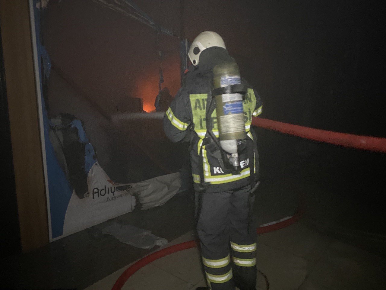 Adıyaman’da alışveriş merkezinde korkutan yangın