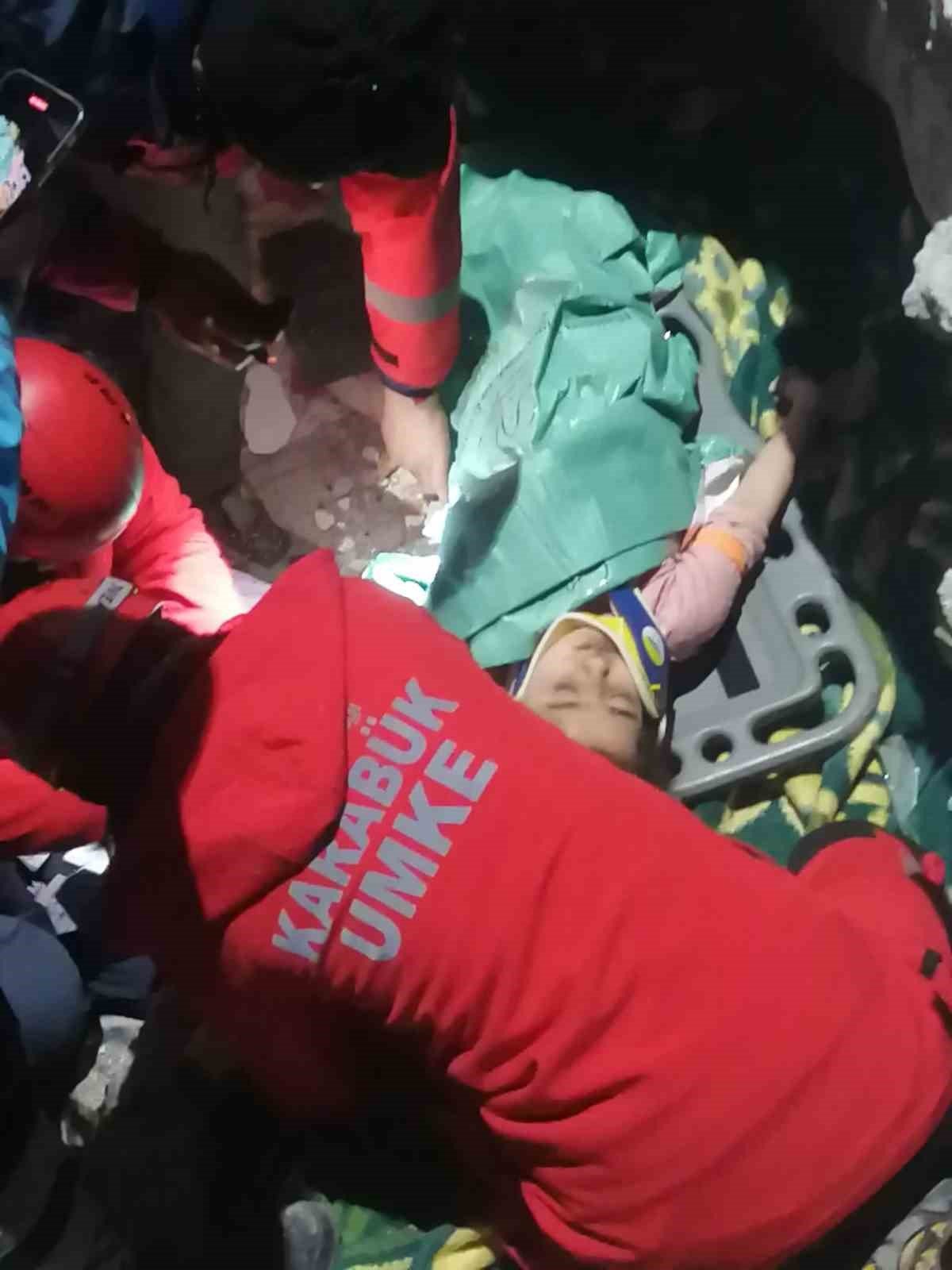 Anne ve iki kızı 66 saat sonra kurtarıldı