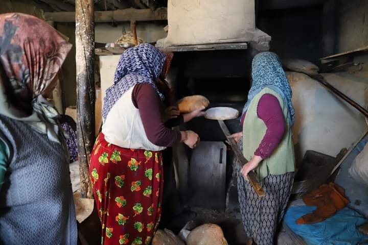 Uzun süre tok tutan Afyon ekmeği deprem bölgesine gönderiliyor