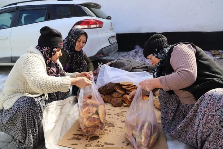Uzun süre tok tutan Afyon ekmeği deprem bölgesine gönderiliyor