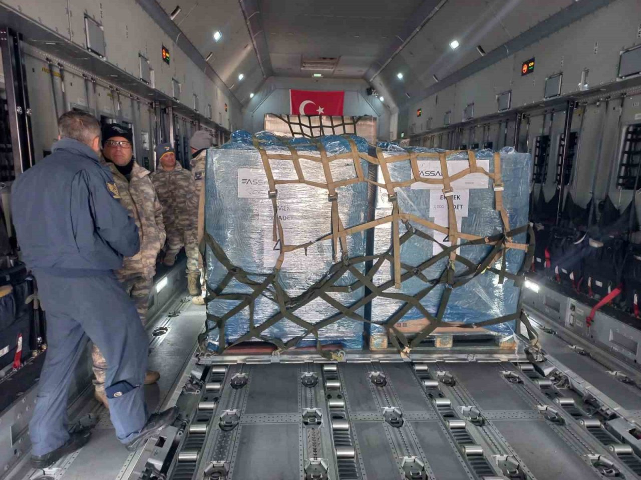 28 ton yardım malzemesi A400M kargo uçağıyla deprem bölgelerine gönderildi