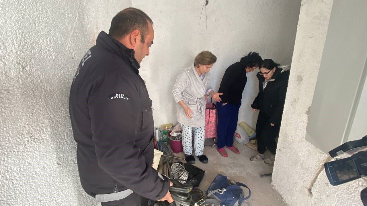 Kendisini asansör dairesine kilitleyen hırsızlık şüphelisi gözaltına alındı