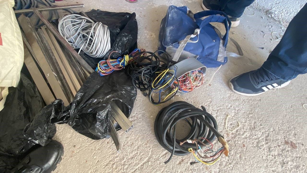 Kendisini asansör dairesine kilitleyen hırsızlık şüphelisi gözaltına alındı