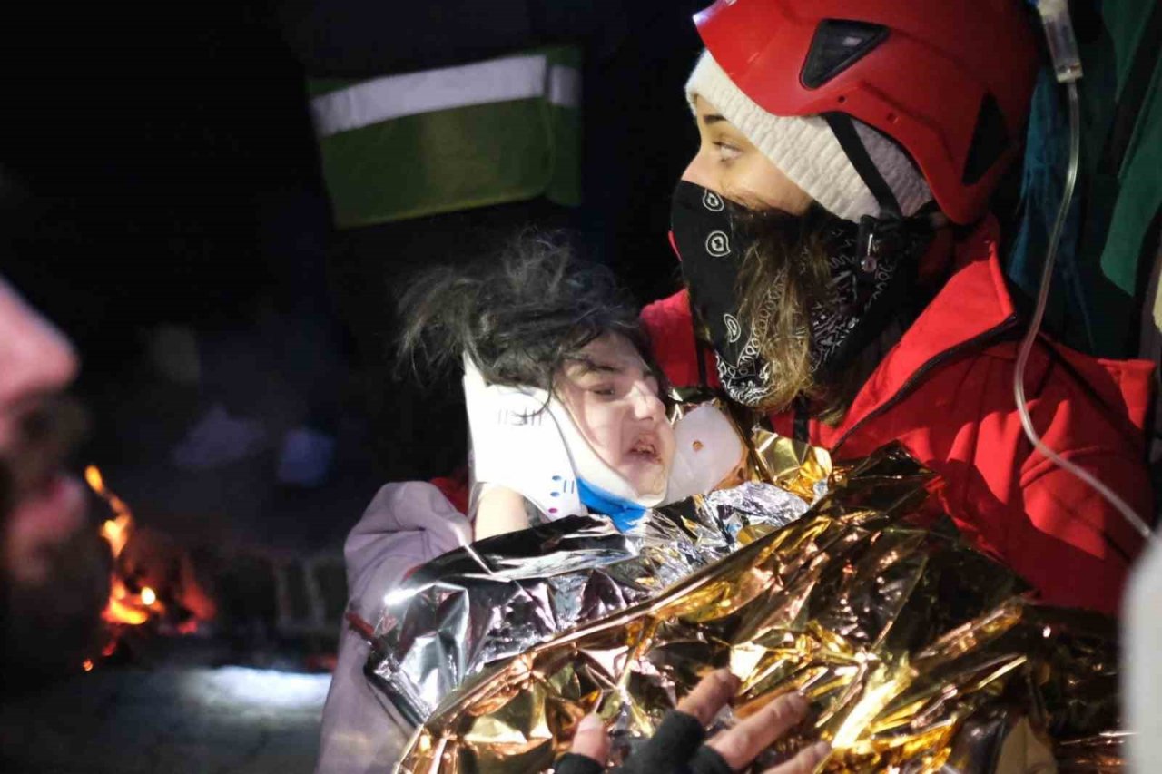 Cenazeleri almaya gelmişlerdi, son sesli çağrıda 72 saat sonra babayla kızını sağ buldular