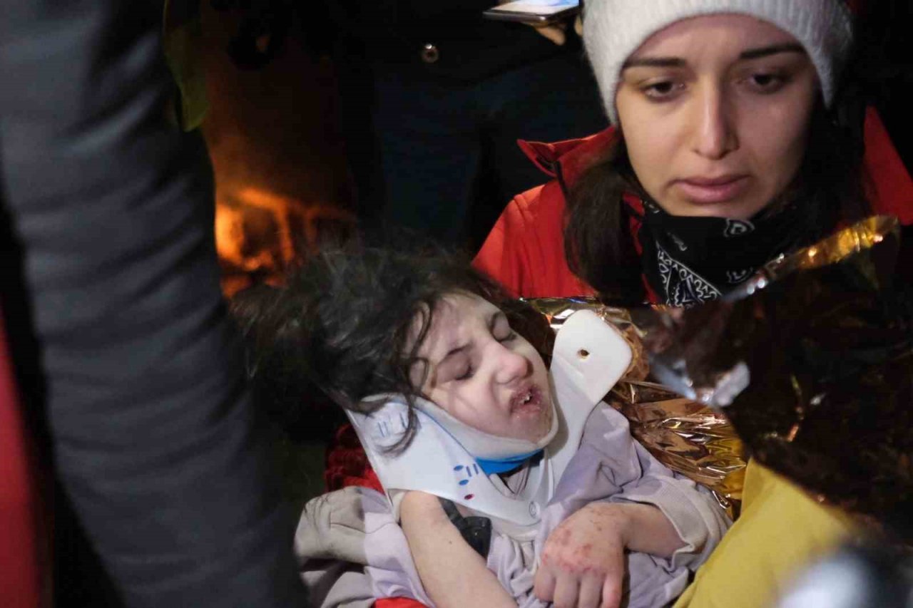 Cenazeleri almaya gelmişlerdi, son sesli çağrıda 72 saat sonra babayla kızını sağ buldular