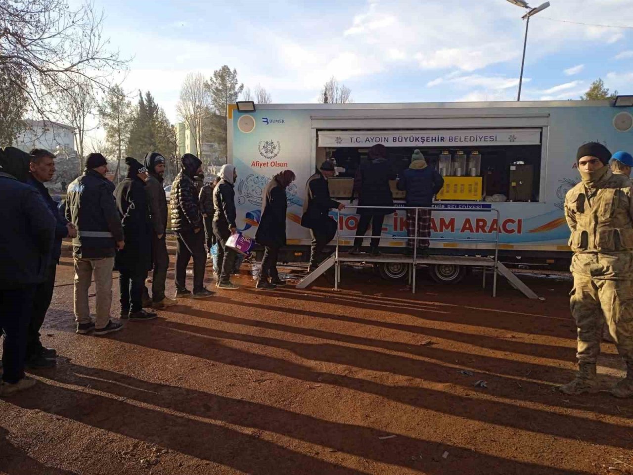 Aydın Büyükşehir Belediyesi’ne ait mobil aşevi Adıyaman’da