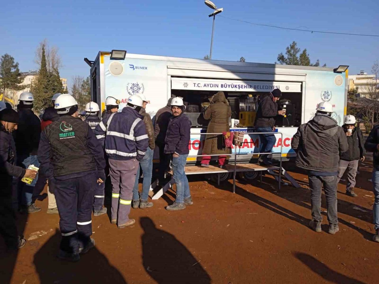 Aydın Büyükşehir Belediyesi’ne ait mobil aşevi Adıyaman’da