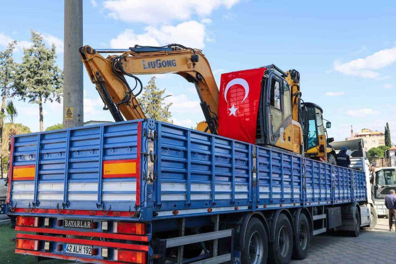 Köşk Belediyesi, 2 iş makinesini deprem bölgesine gönderdi