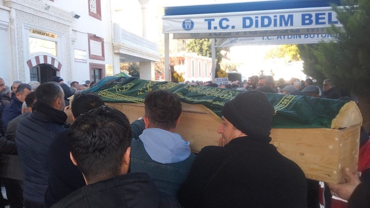 Depremde hayatını kaybeden karı koca son yolculuğuna uğurlandı