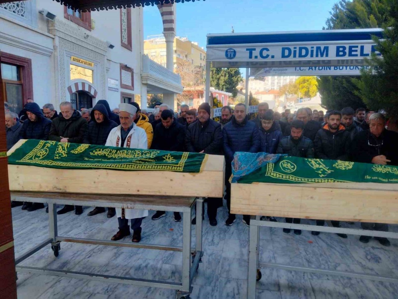 Depremde hayatını kaybeden karı koca son yolculuğuna uğurlandı