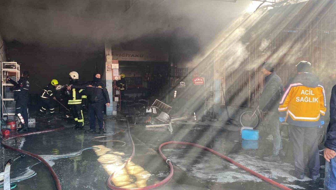 Elektrikli ısıtıcıdan çıkan yangın iş yerini kullanılamaz hale getirdi