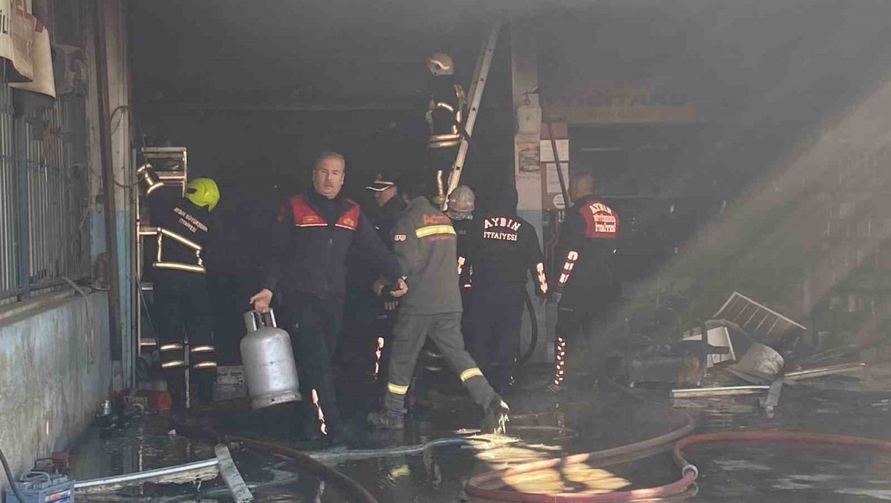 Elektrikli ısıtıcıdan çıkan yangın iş yerini kullanılamaz hale getirdi