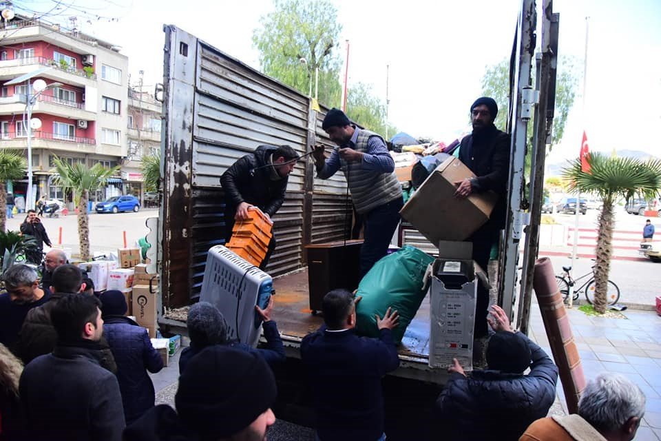 İncirliova’da vatandaşlar deprem bölgesi için tek yürek oldu
