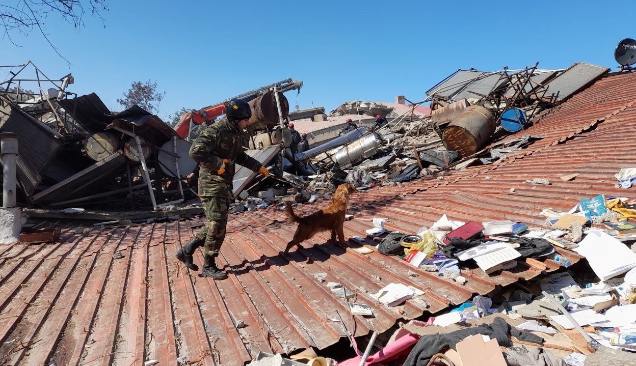 Azerbaycanlı arama kurtarma ekipleri Kahramanmaraş’ta 44 kişiyi kurtardı