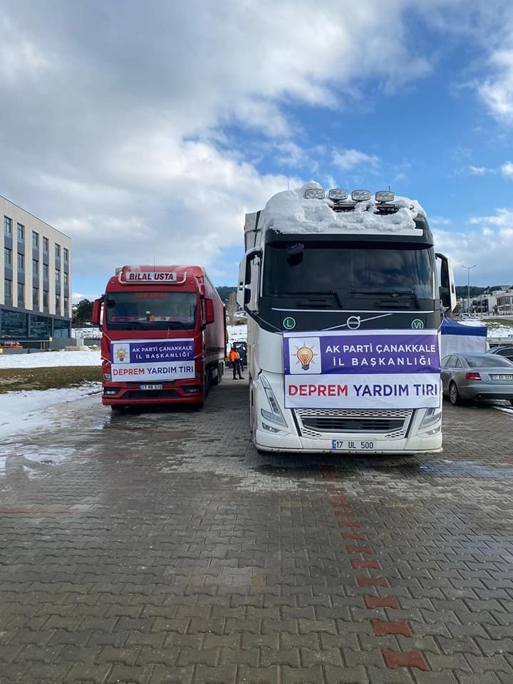 Çanakkale’den 6 TIR dolusu yardım malzemesi deprem bölgesine gönderildi