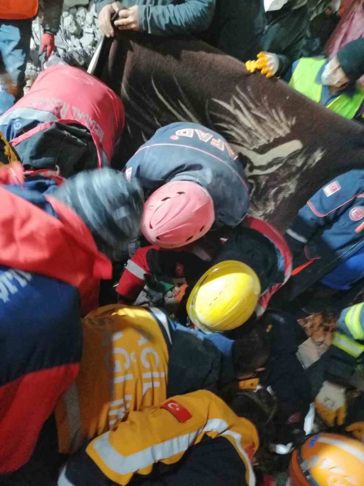 72 saat sonra enkazdan sağ çıkarıldı