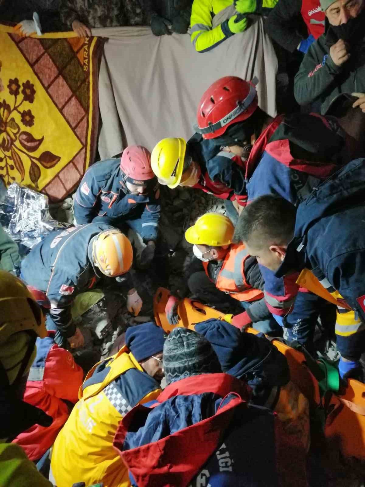 72 saat sonra enkazdan sağ çıkarıldı