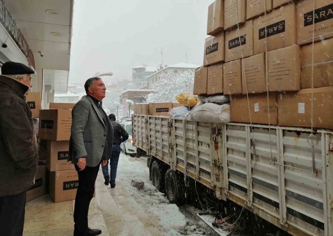 Honaz Belediyesi deprem bölgesine 3 yardım tırı gönderdi