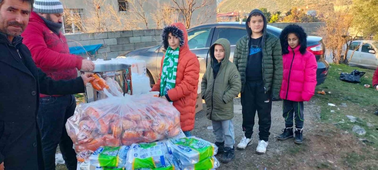 Denizli’nin sahra mutfağı deprem bölgesinde hizmete başladı