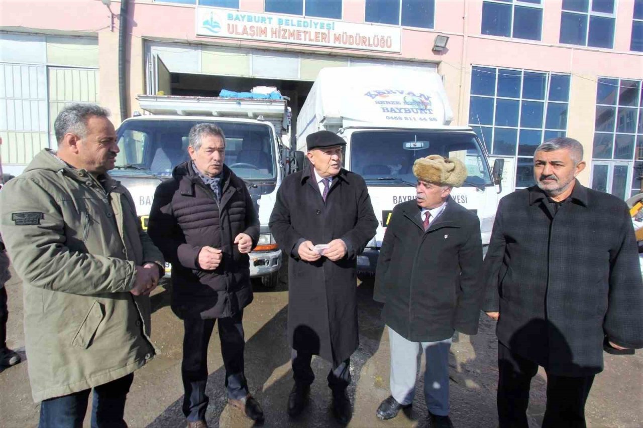 Deprem bölgesine bir destek de Bayburtlu muhtarlardan