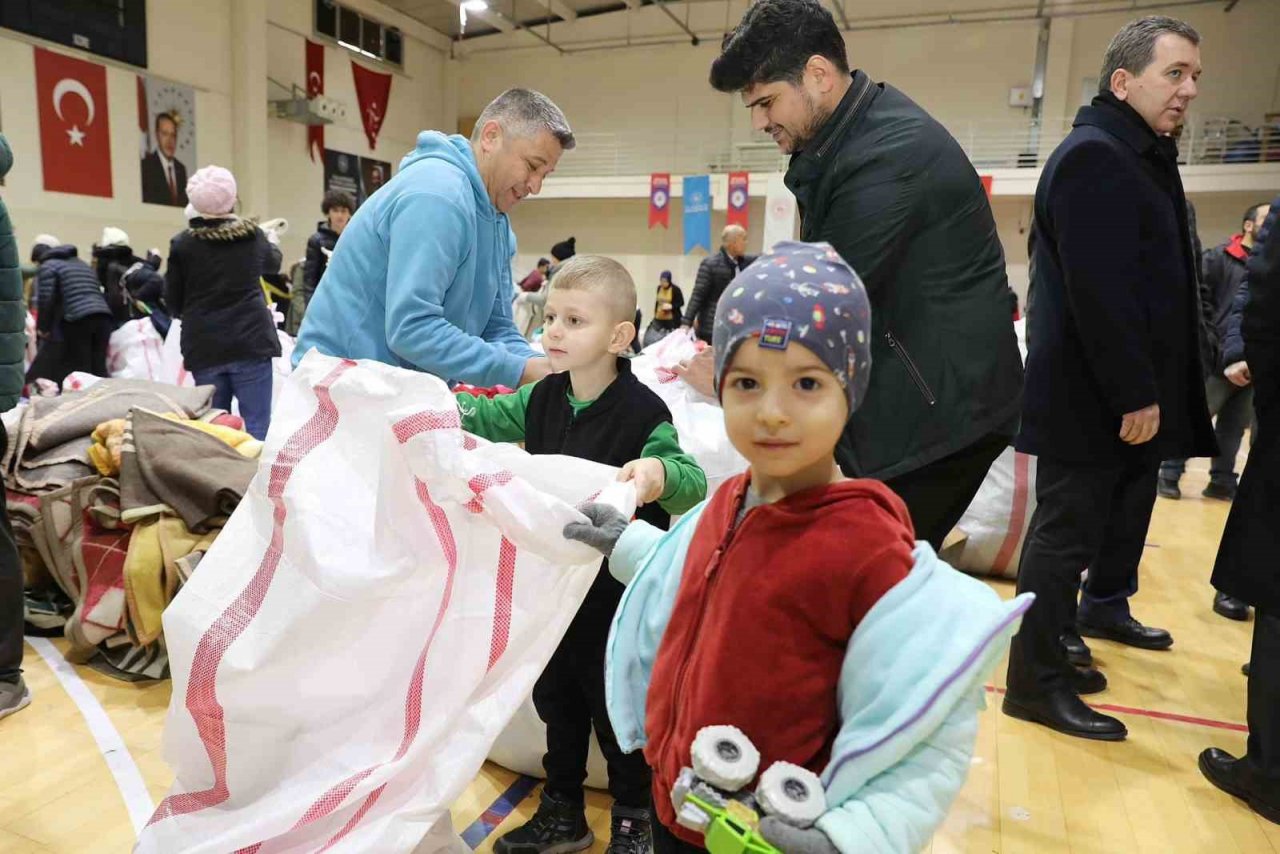 Bergamalı öğrencilerden depremzedelere destek