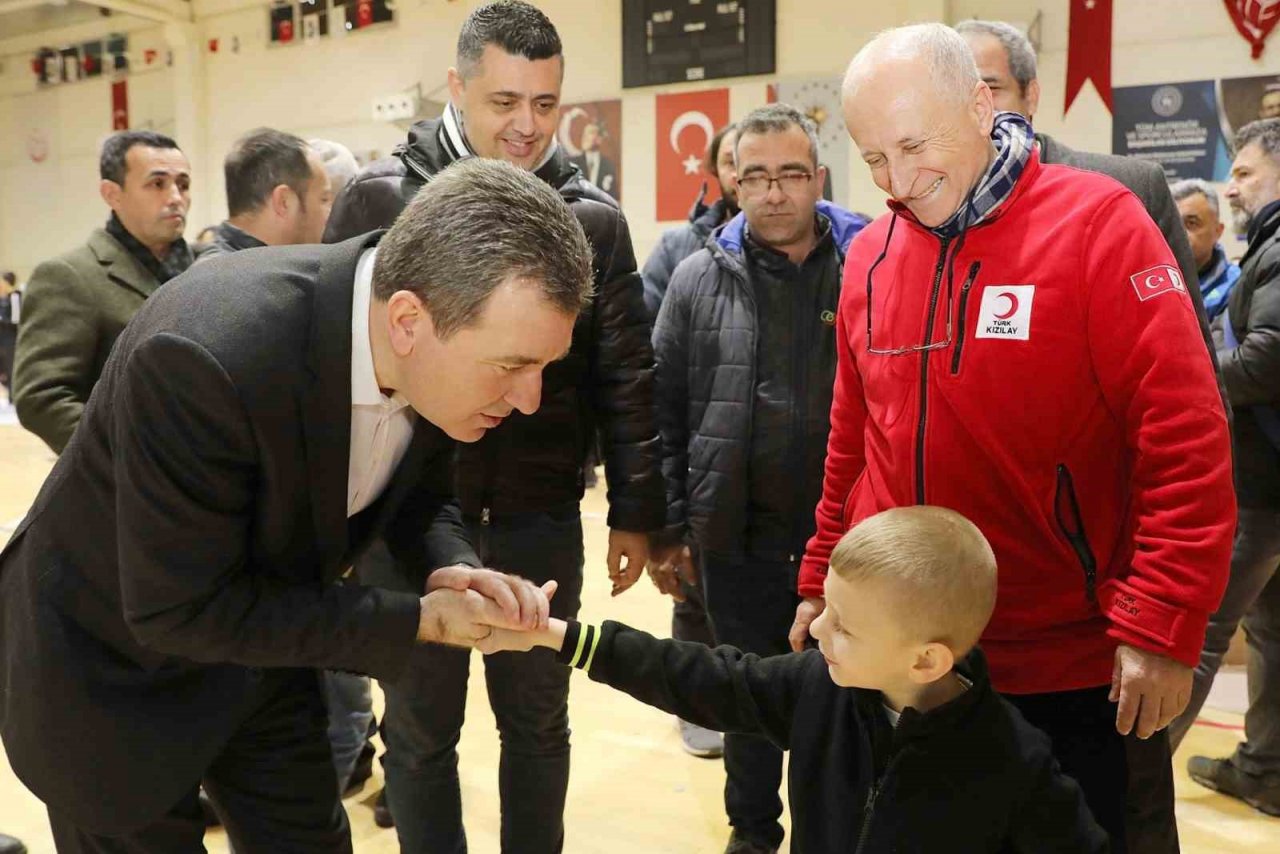 Bergamalı öğrencilerden depremzedelere destek