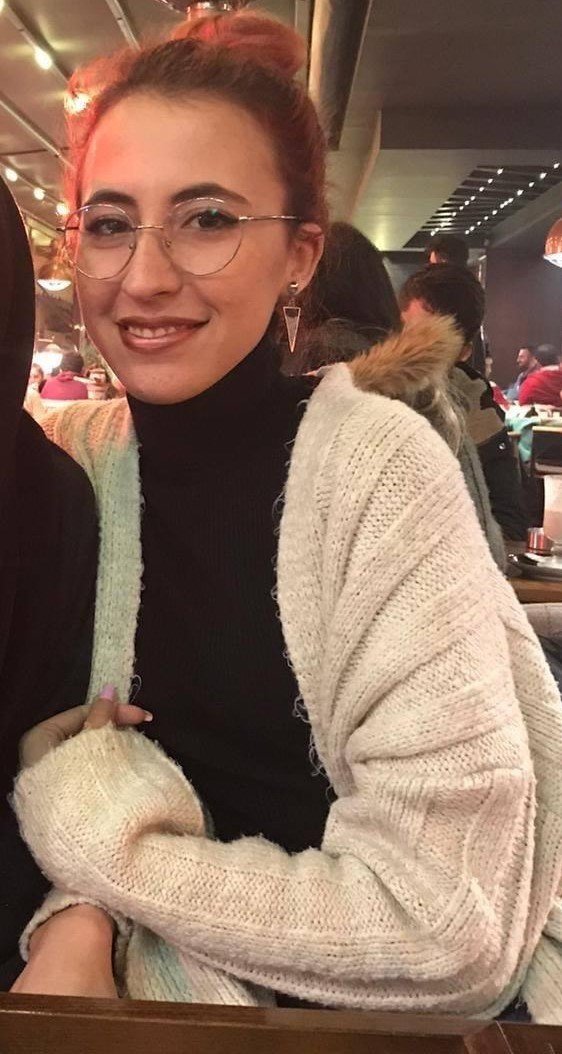 Depremde hayatını kaybeden 26 yaşındaki öğretmen toprağa verildi