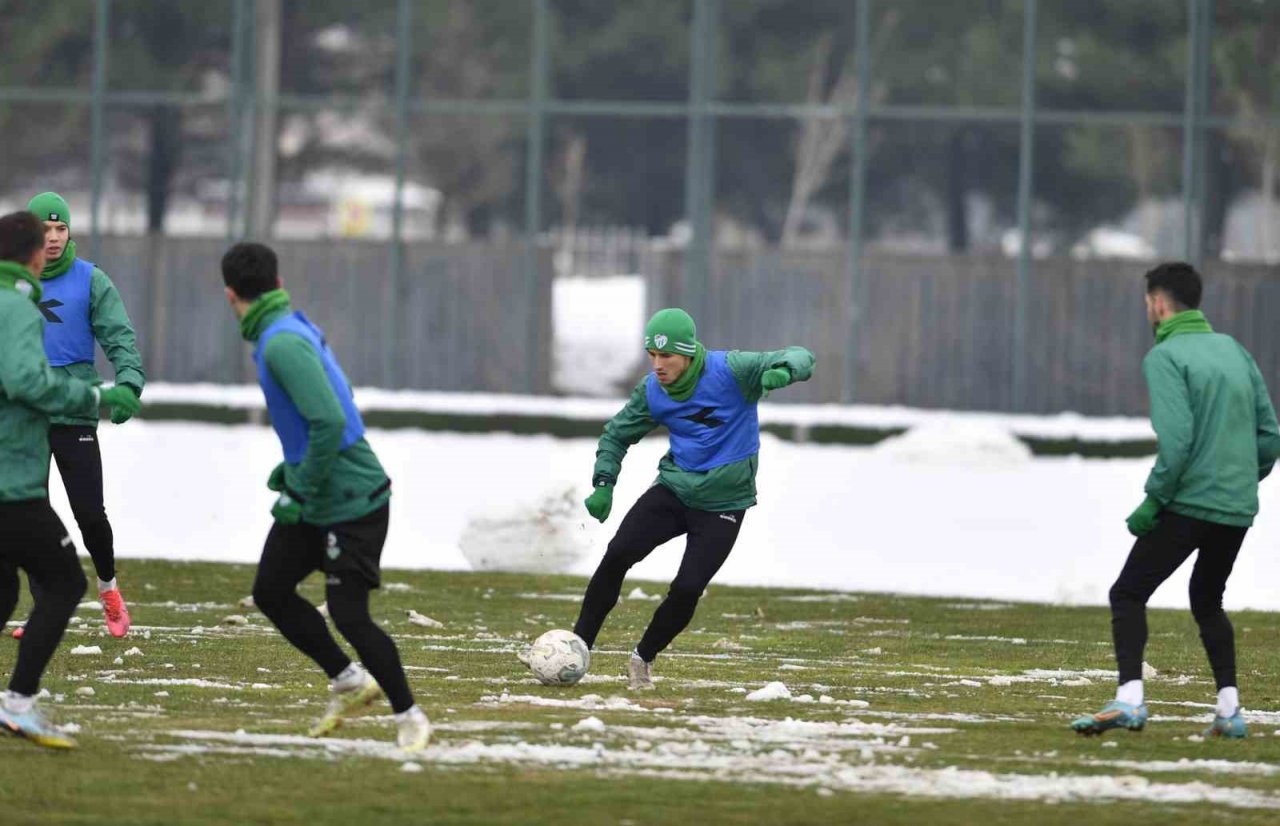 Bursaspor’da Amed Sportif Faaliyetler maçı hazırlıkları moralsiz devam ediyor