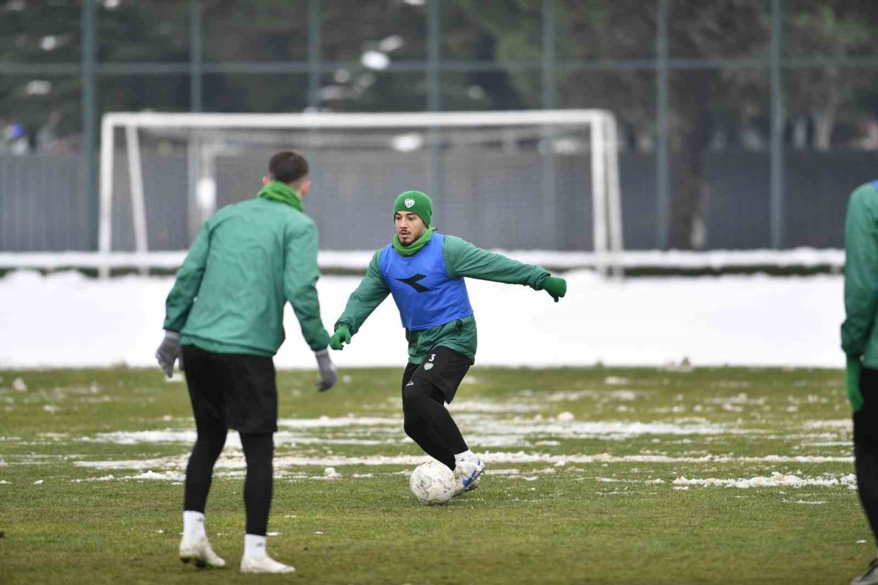 Bursaspor’da Amed Sportif Faaliyetler maçı hazırlıkları moralsiz devam ediyor