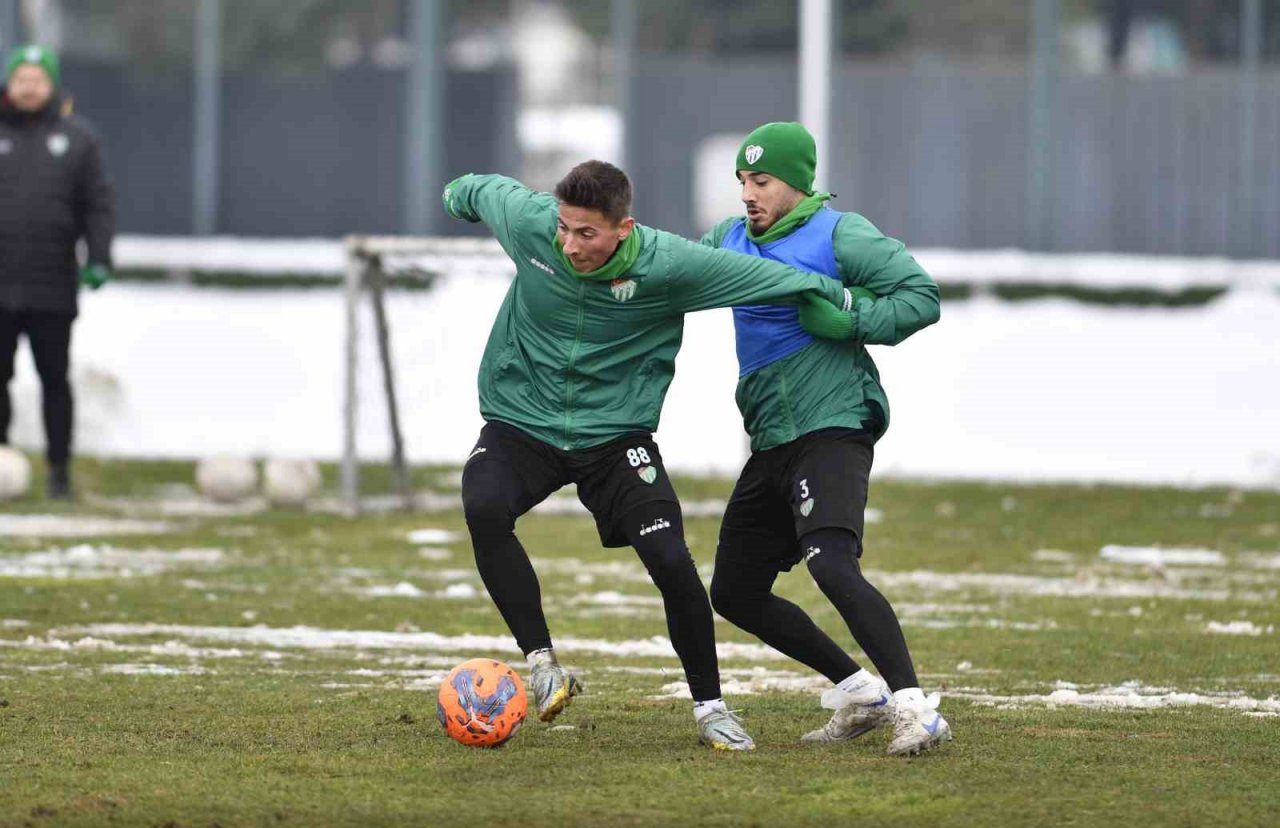 Bursaspor’da Amed Sportif Faaliyetler maçı hazırlıkları moralsiz devam ediyor