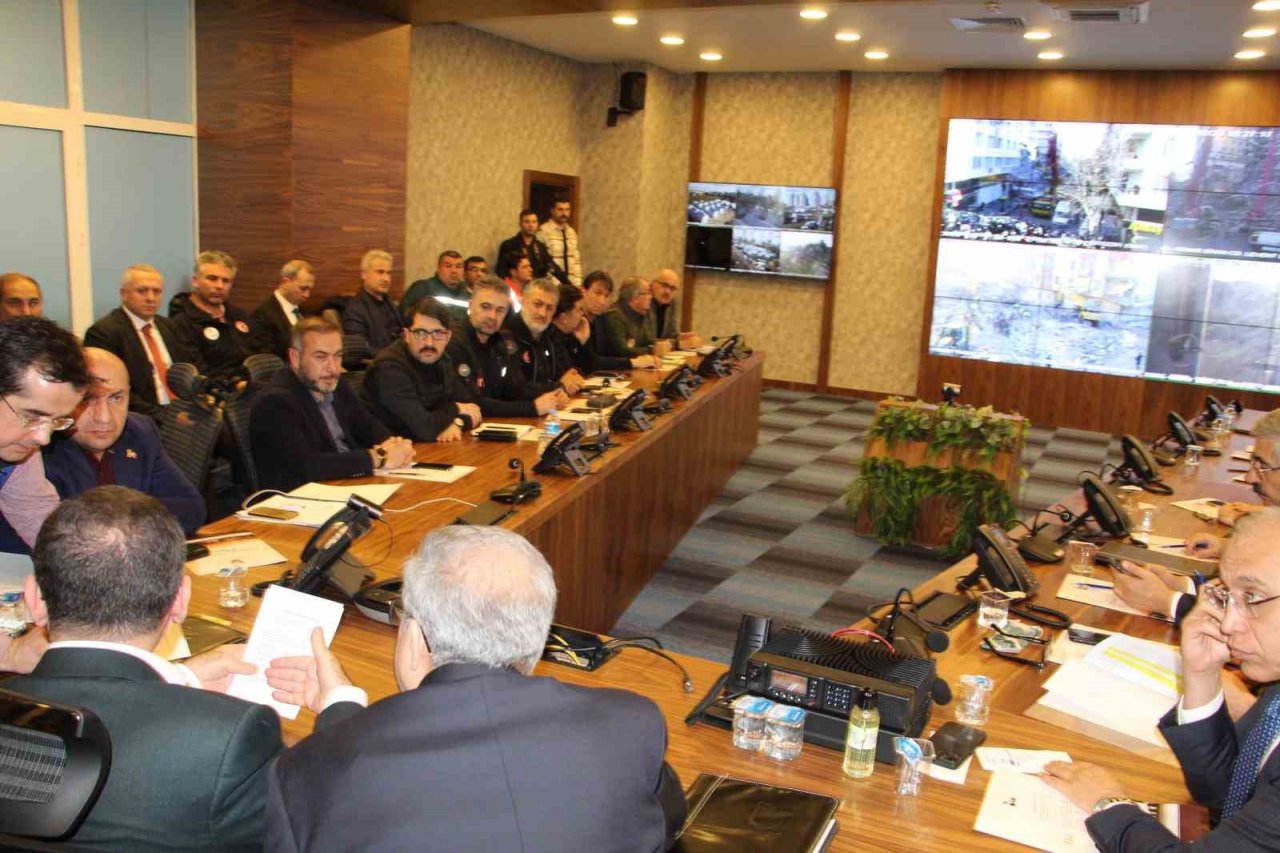 Bakan Bozdağ: “Diyarbakır’da şimdiye kadar 192 kişi vefat etti, bin 91 kişi yaralandı”