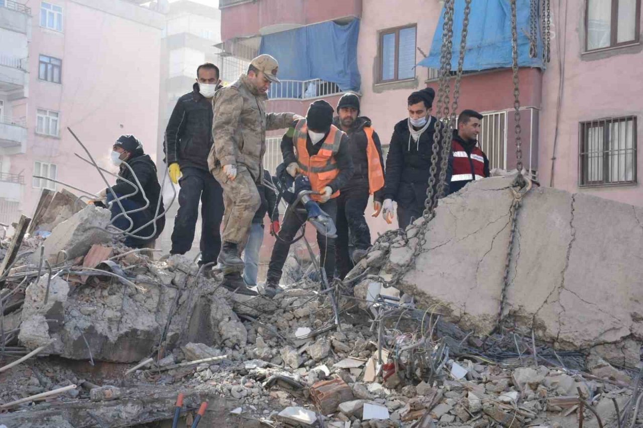 Depremden etkilenen vatandaşlar için seferberlik