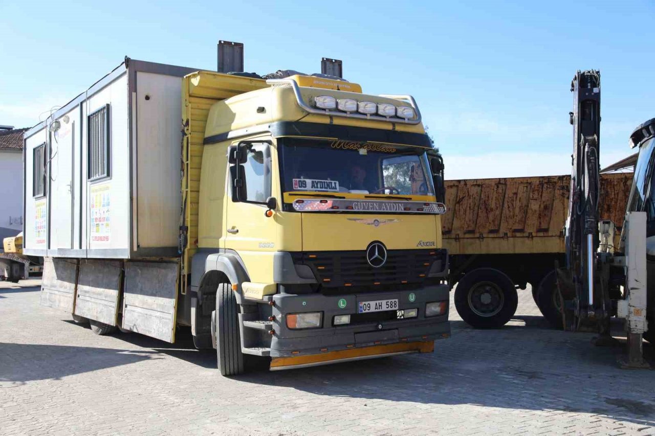 Efeler’den deprem bölgesine yardımlar devam ediyor