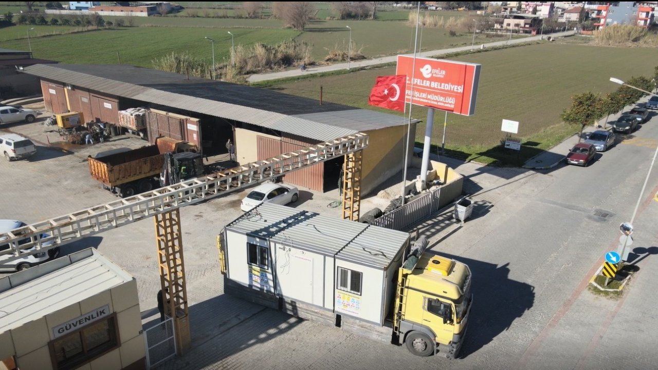 Efeler’den deprem bölgesine yardımlar devam ediyor