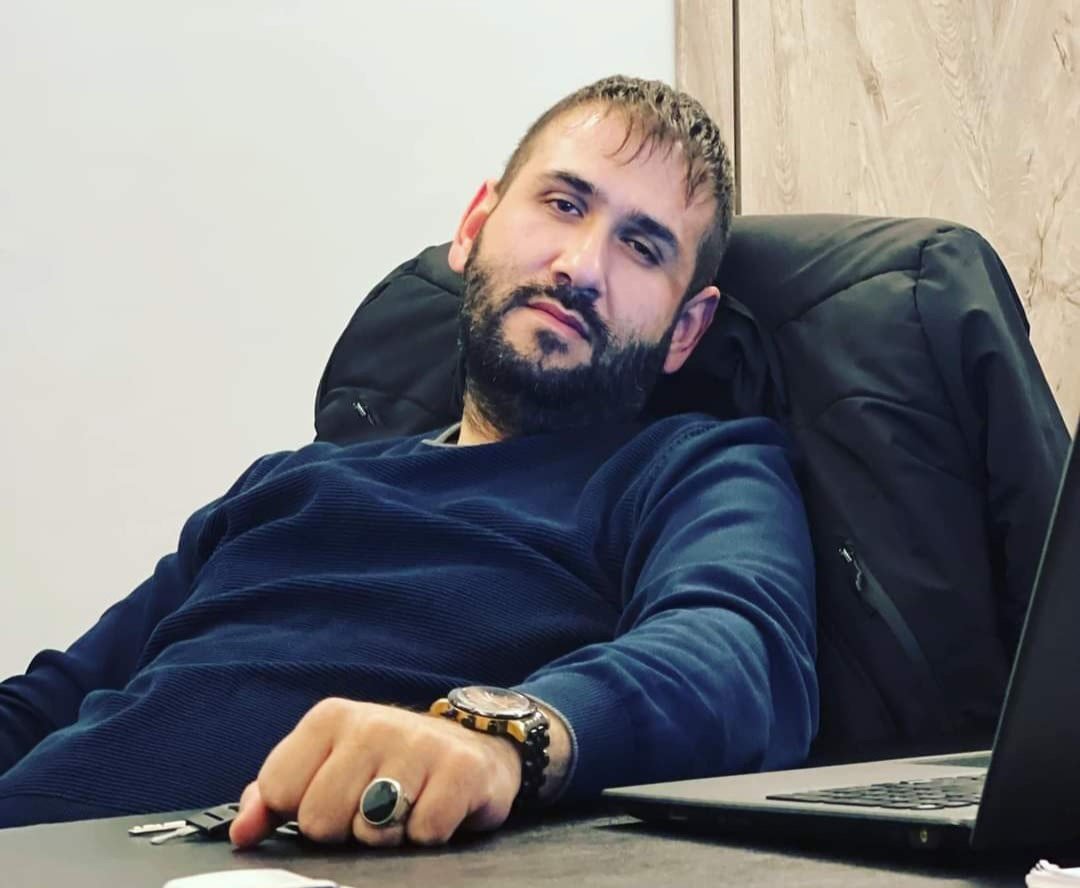 19 yaşındaki genç ablasını ve erkek arkadaşını öldürüp kendini ihbar etti