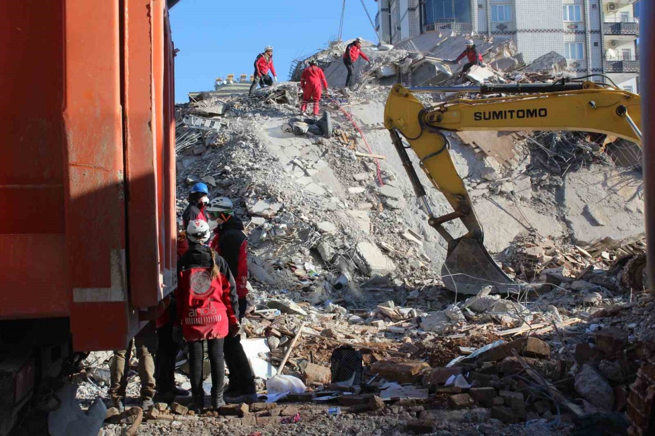 Emre apartmanında 72 saat sonra umutlar yeniden yeşerdi