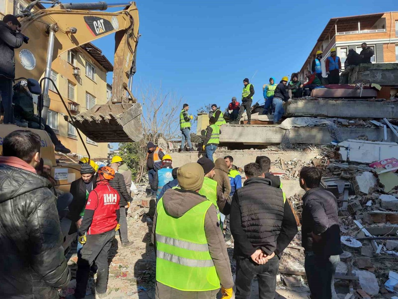 85 saat sonra kurtarılan kadın, ilk olarak torunlarını sordu