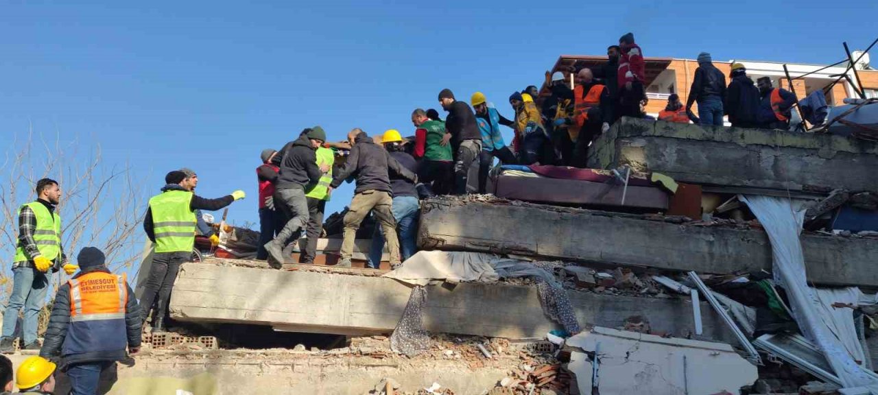 85 saat sonra kurtarılan kadın, ilk olarak torunlarını sordu
