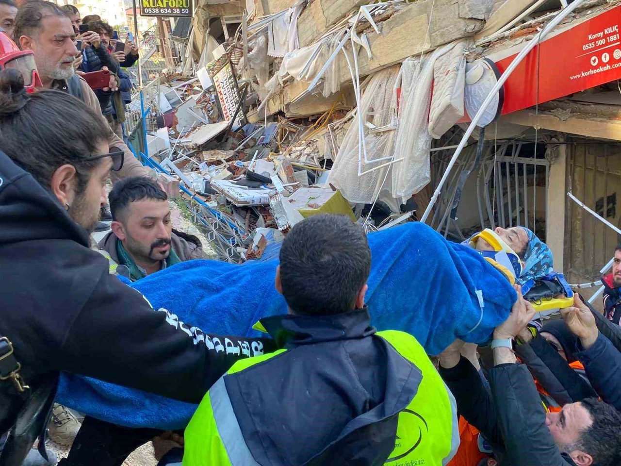 Hatay’da 84 saat sonra enkazdan sevindirici haber: "Hoş geldin Kerem"